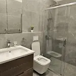 Deluxe Flat With Garden_tirana Τίρανα